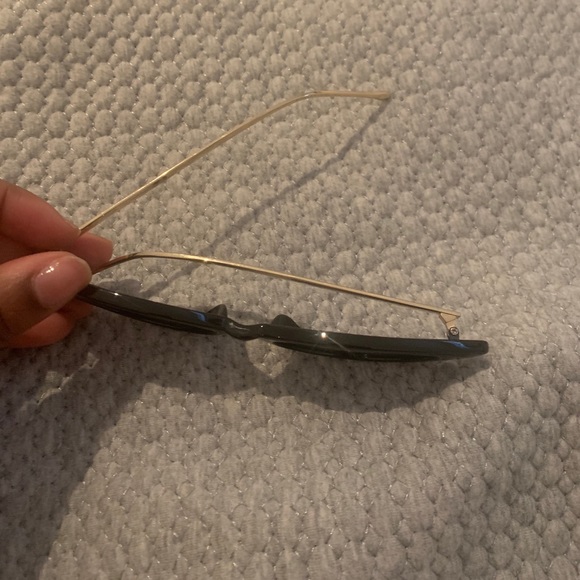 sunglasses - Picture 4 of 7